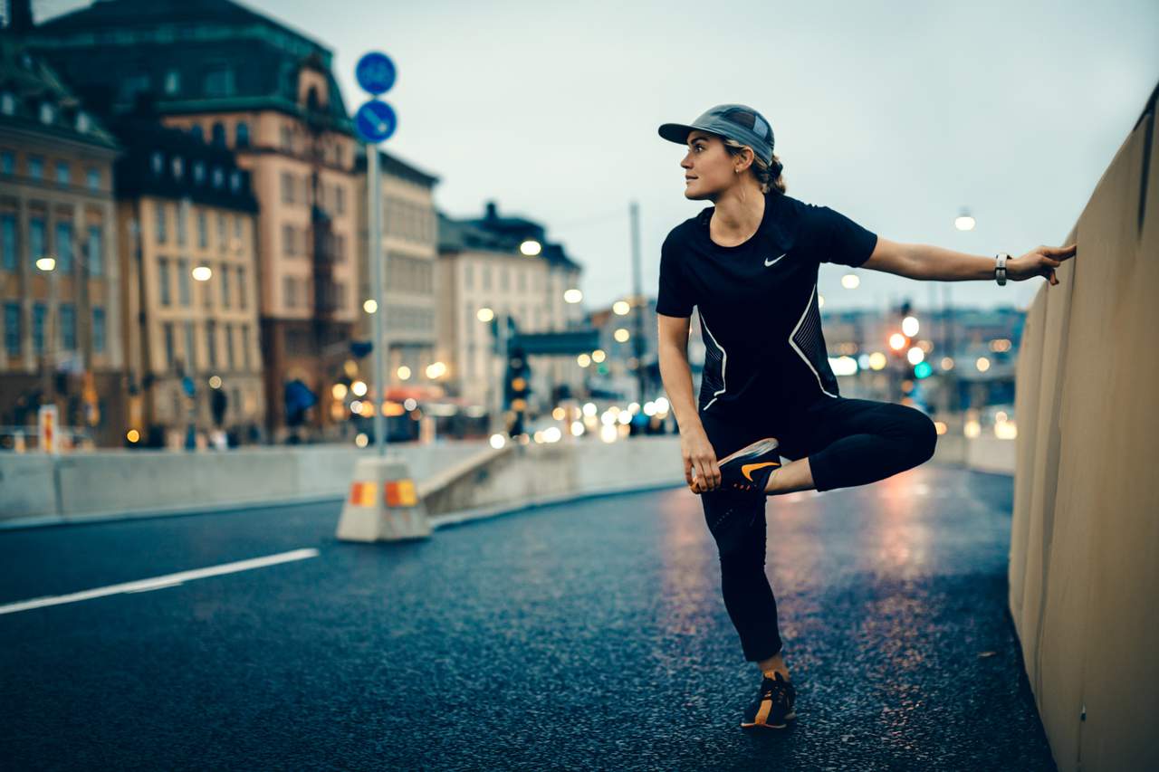 Picture of a woman running in Stockholm city